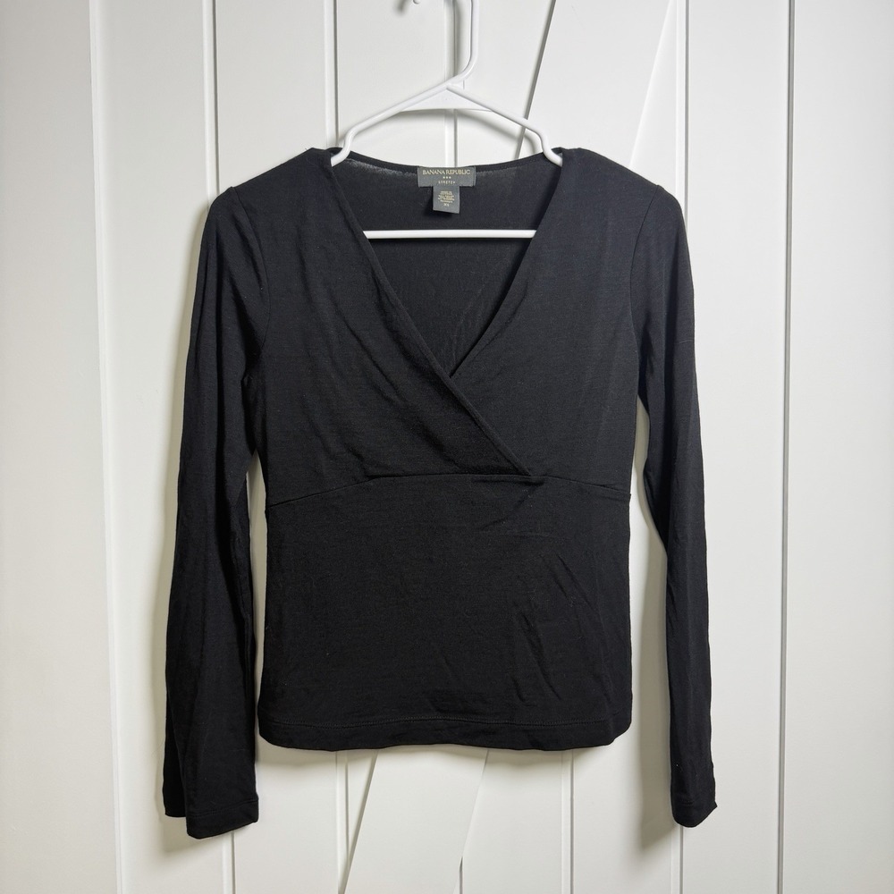 Banana Republic Black V Neck Long Sleeve Top Stretch Size XS Balletcore Fitted